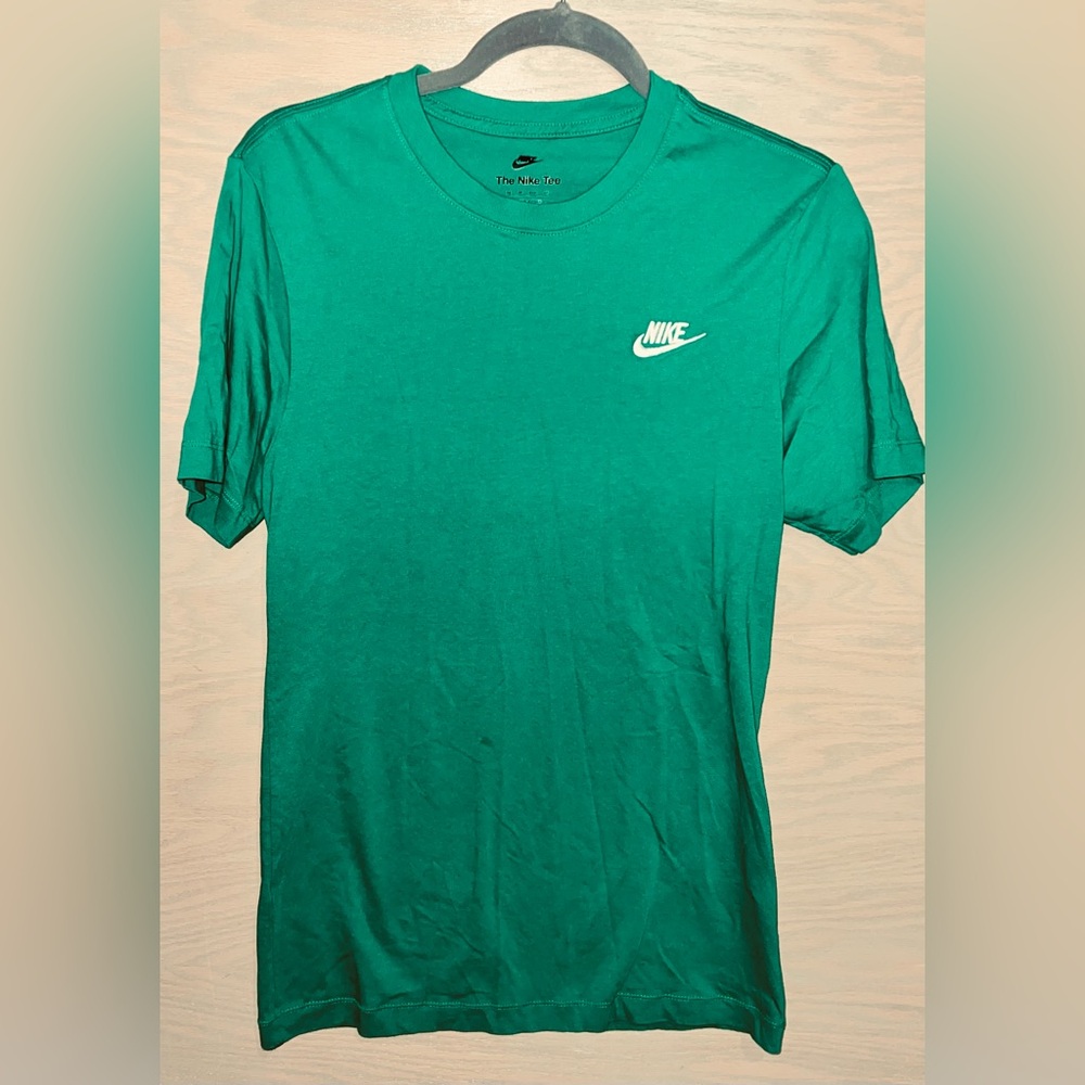 Nike Men's Green Short Sleeve Tee